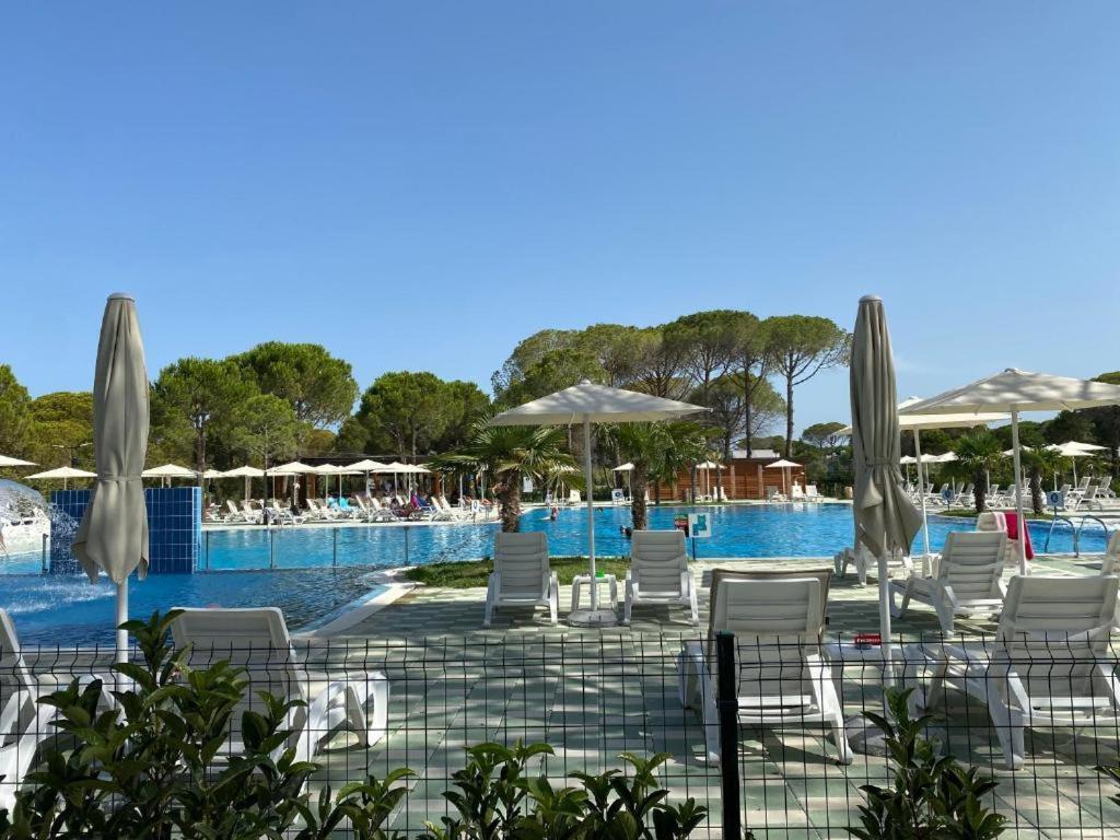 Grandstay Villa Perla Resort Durrës Buitenkant foto