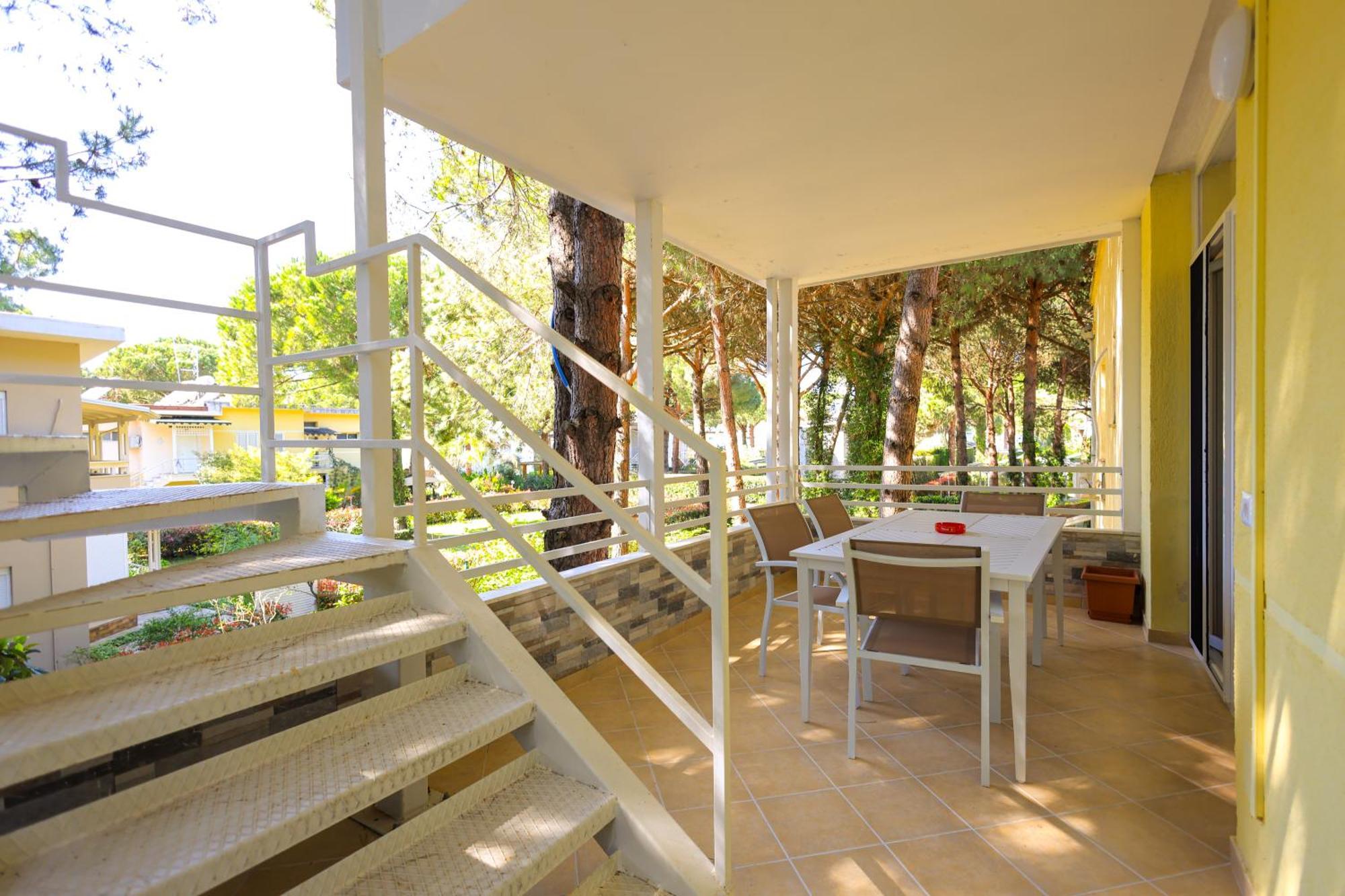 Grandstay Villa Perla Resort Durrës Buitenkant foto