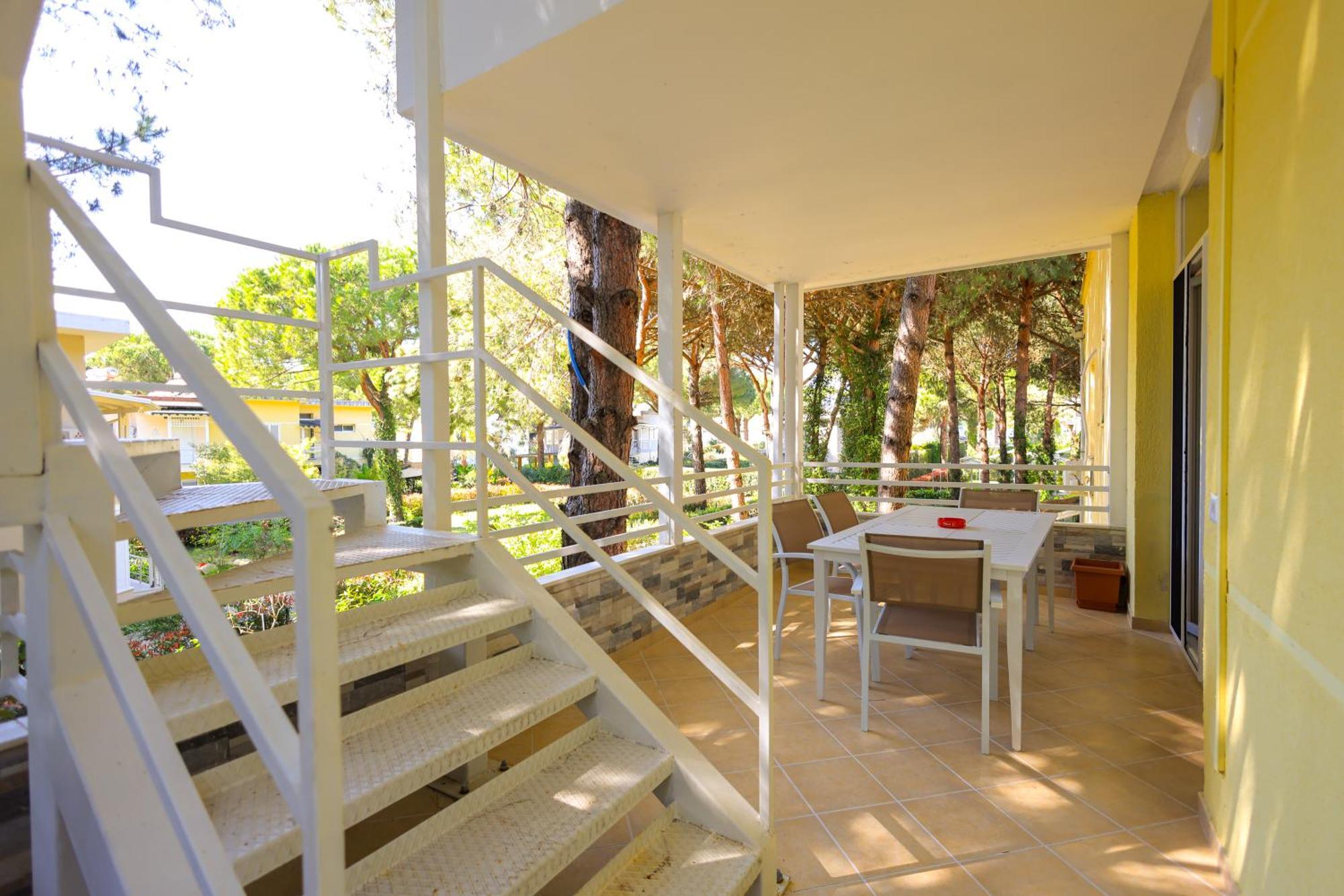 Grandstay Villa Perla Resort Durrës Buitenkant foto