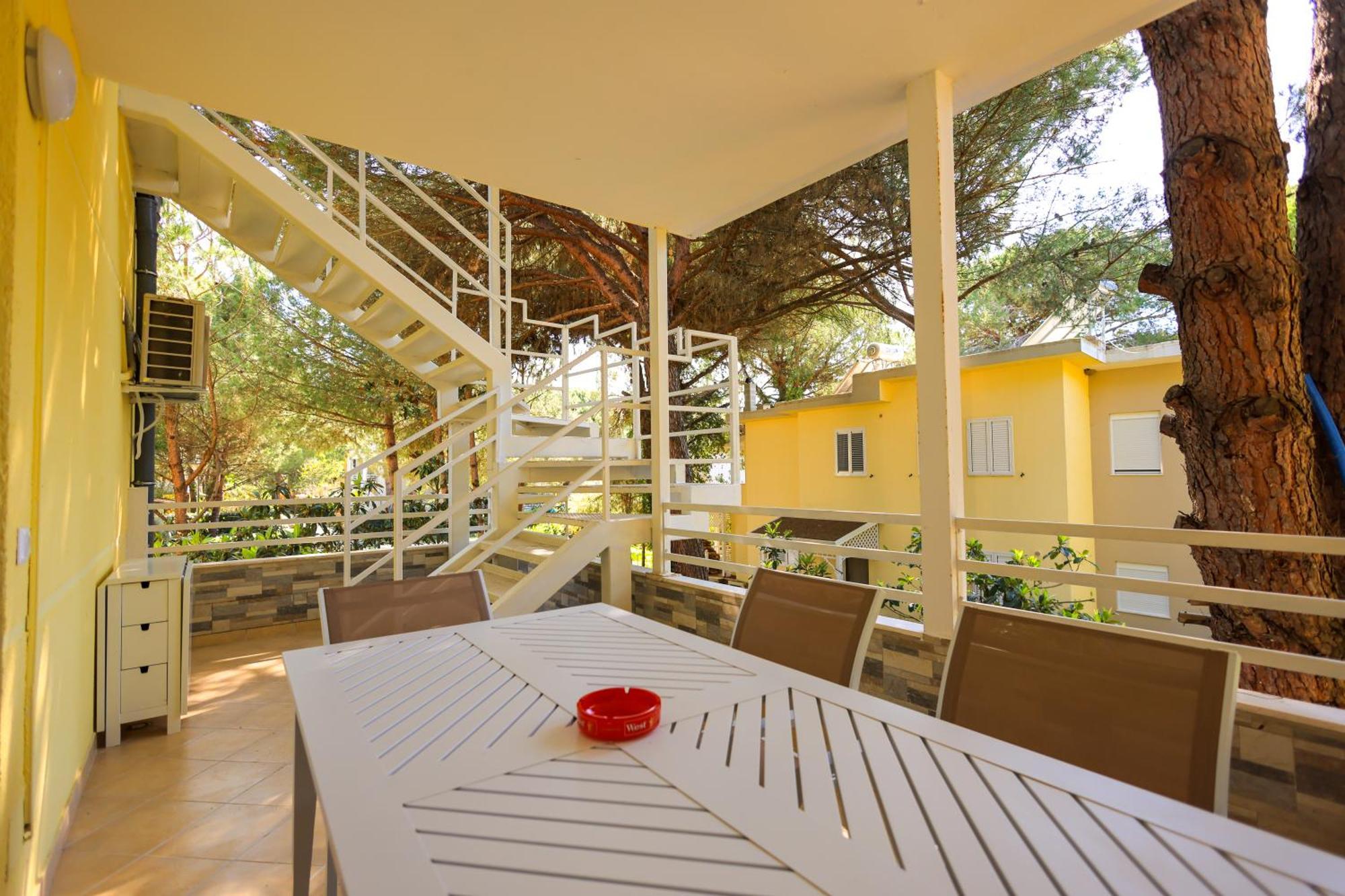 Grandstay Villa Perla Resort Durrës Buitenkant foto