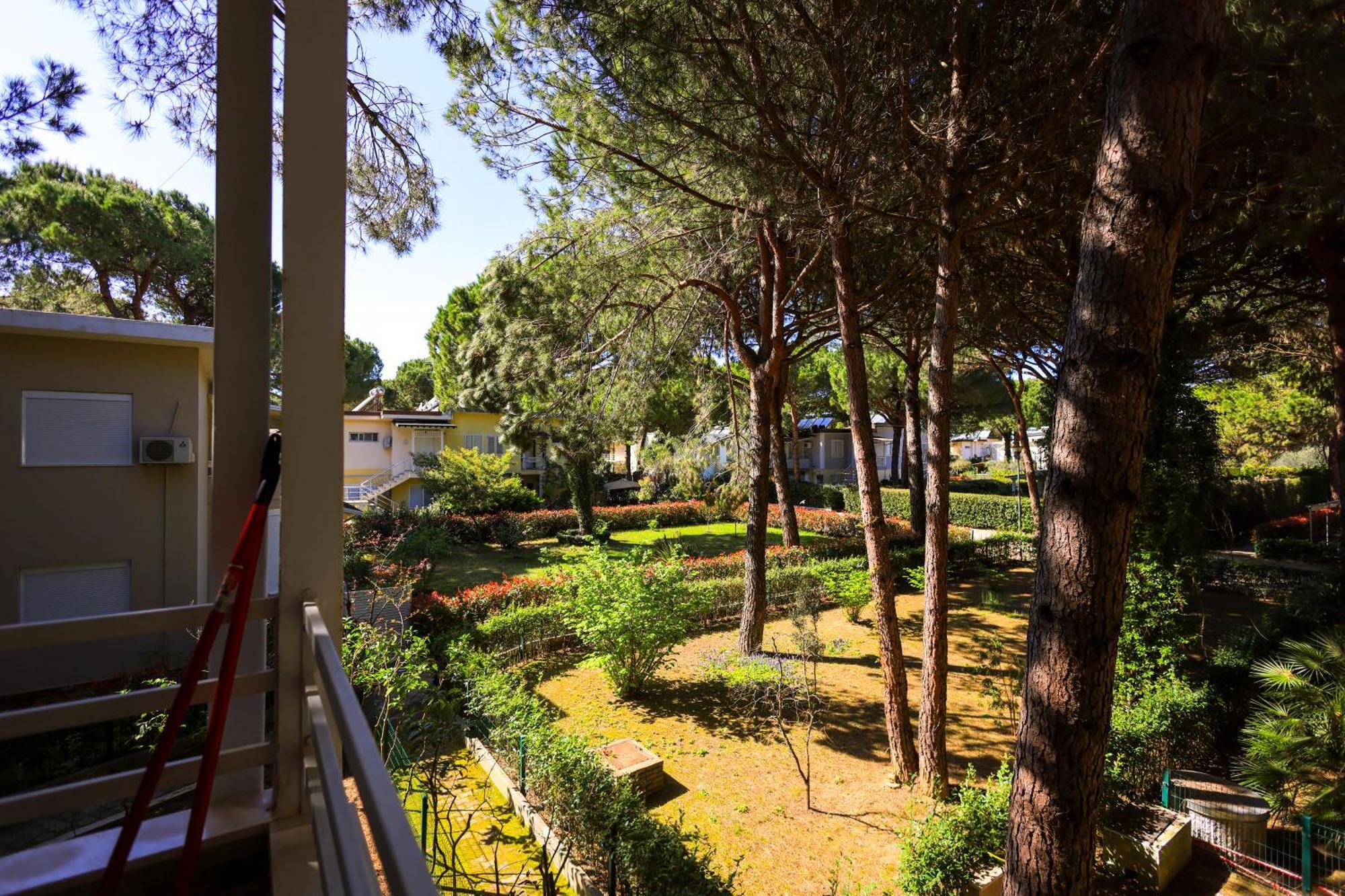 Grandstay Villa Perla Resort Durrës Buitenkant foto