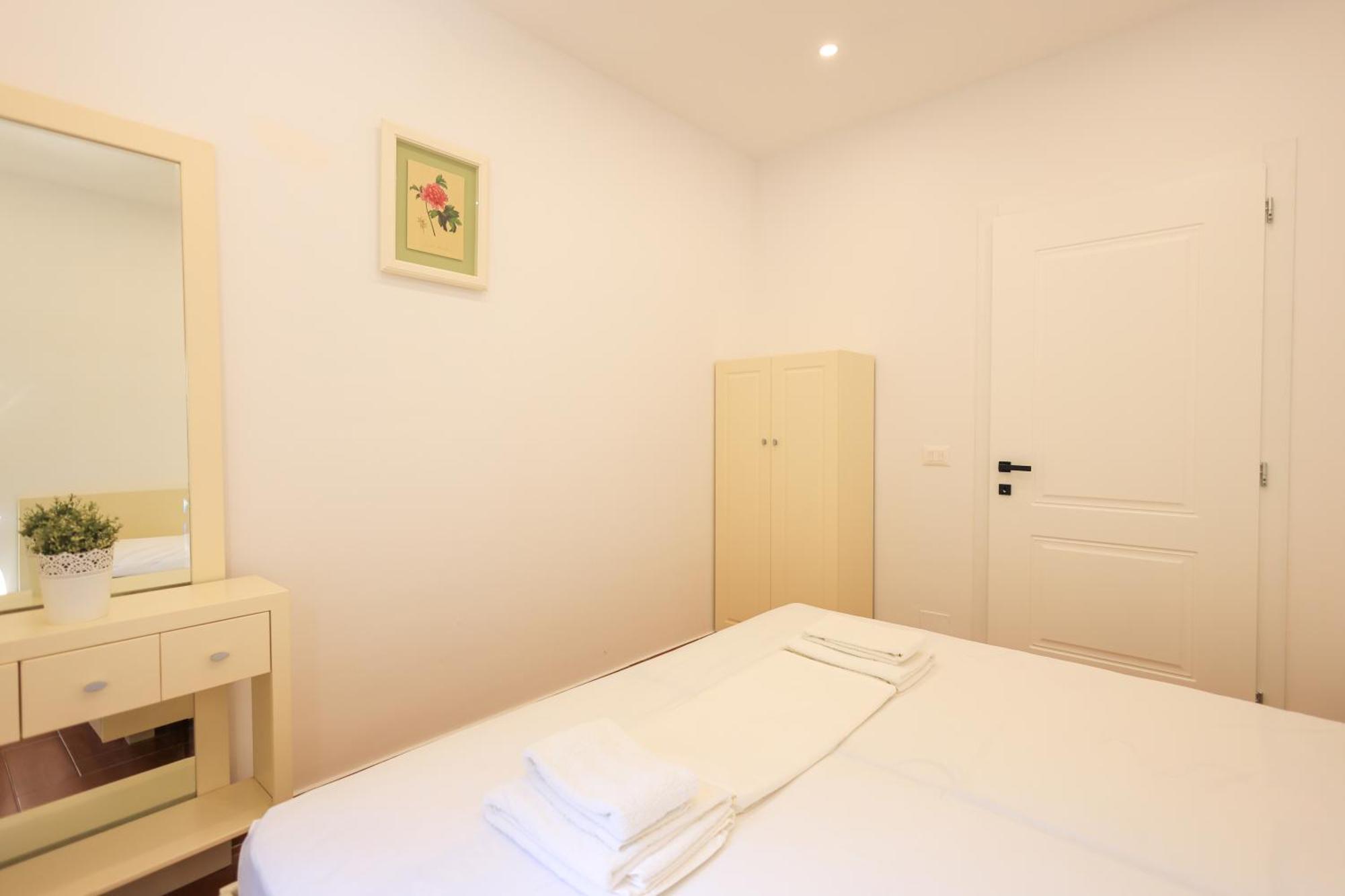 Grandstay Villa Perla Resort Durrës Buitenkant foto