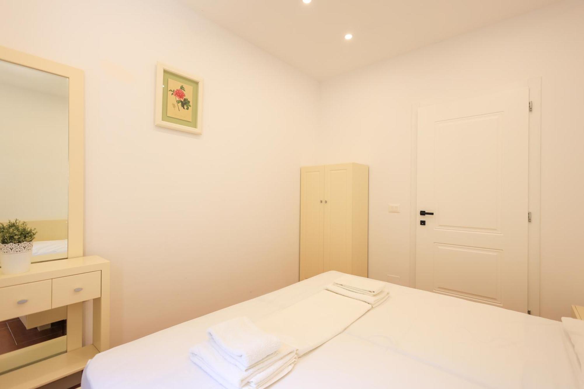 Grandstay Villa Perla Resort Durrës Buitenkant foto
