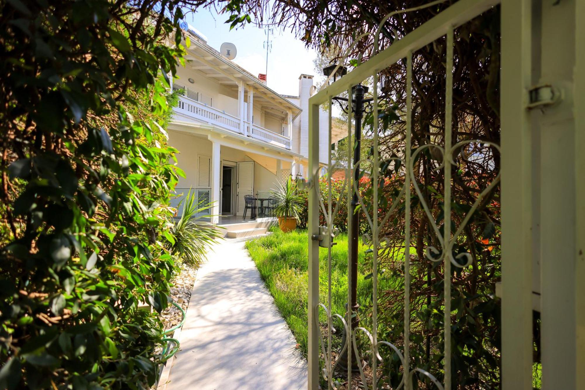 Grandstay Villa Perla Resort Durrës Buitenkant foto